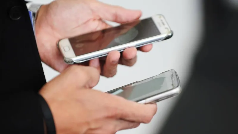 Bilim insanları eski telefonlardan altın çıkarmanın yolunu buldu