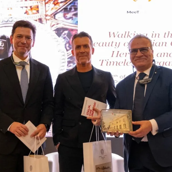 DESA ve Luca Grossi İşbirliği: Venedik Sarayı'nda Moda Rüzgarı!