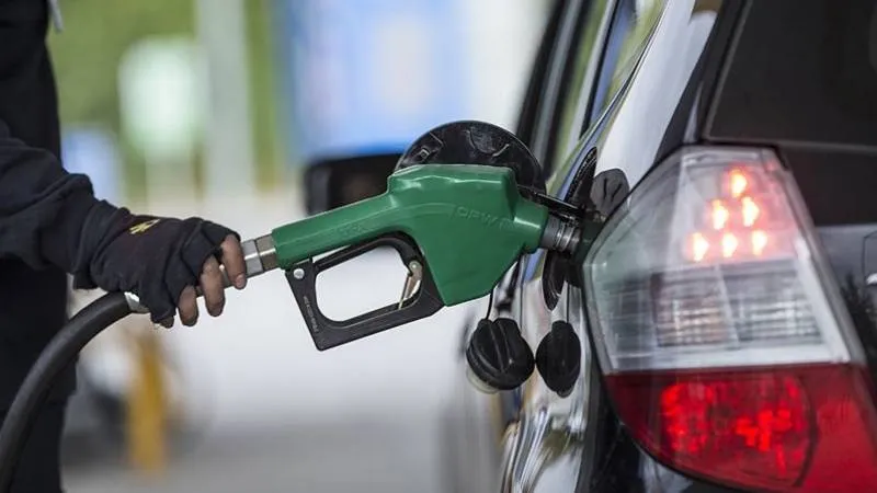 Motorine Büyük İndirim! Benzinlikler Önünde Uzun Kuyruklar Oluştu Mu?