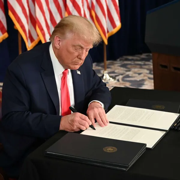 Trump'tan Tarihi Vergi İndirimi! Ekonomi Uçuşa mı Geçecek?