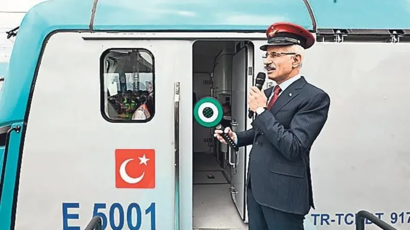 Yerli Lokomotif E5003 Raylarda! İşte İlk Seferin Detayları